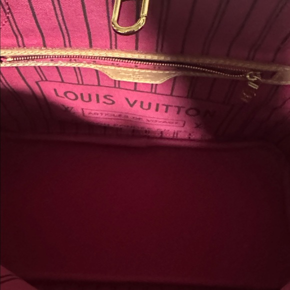 Louis Vuitton Monogram Tote with Pink Lining - Picture 4 of 6